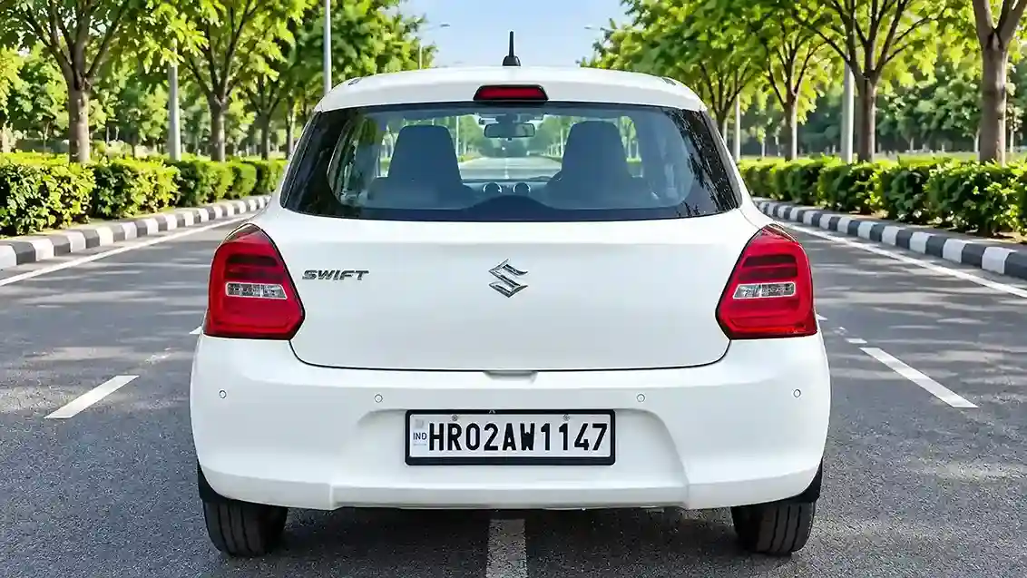 Swift White photo 2