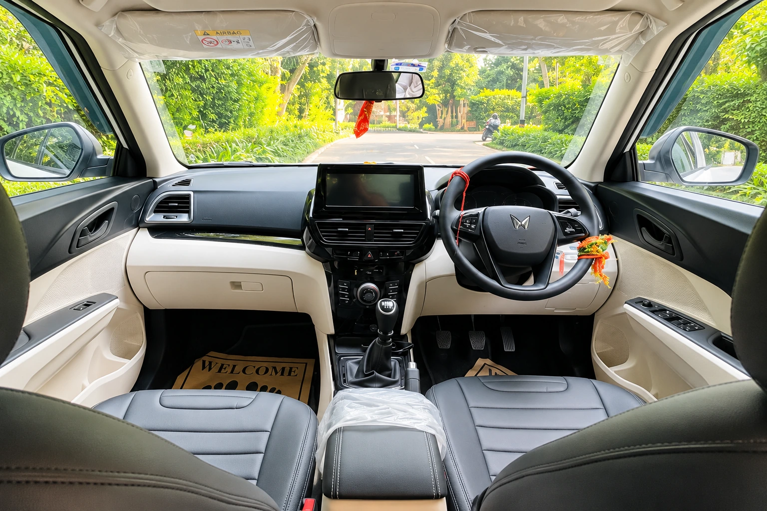 XUV 300 photo 5
