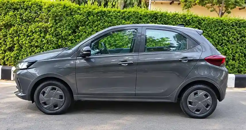 Tiago CNG photo 4